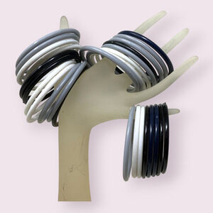 Lot x 28 Vintage Slim Plastic Acrylic Bangle Bracelets Black Gray White New Wave